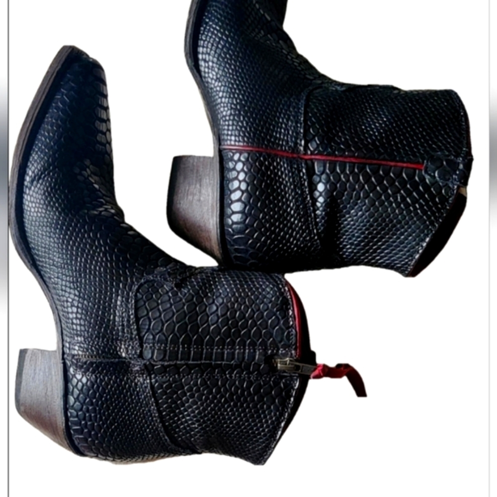 Freebird Miramar Black Textured Ankle Boots - Picture 12 of 16